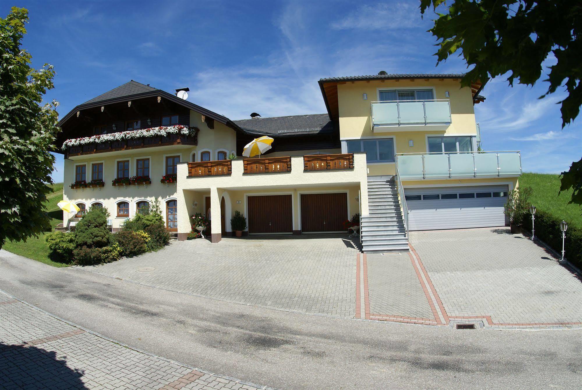 Gaestehaus Stabauer Mondsee Exterior foto